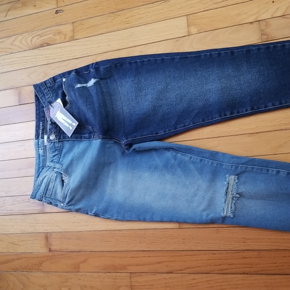 NWT. COLOR BLOCK MOM JEANS - Picture 4 of 5